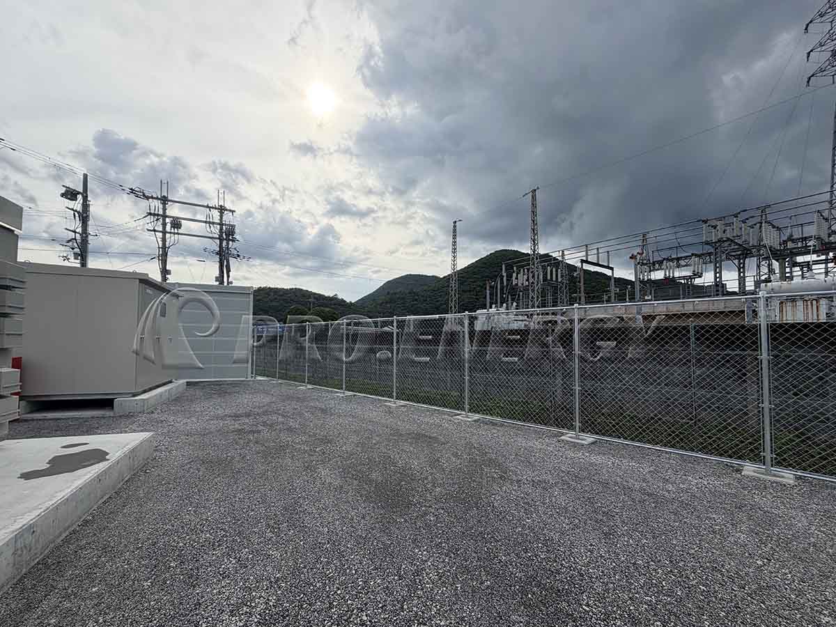 On‑site installation of welded mesh perimeter fence for power station